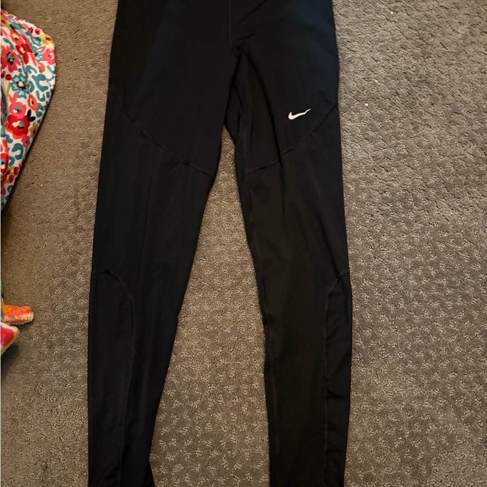 Nike Black Leggings Sleek Design Athletic Fit